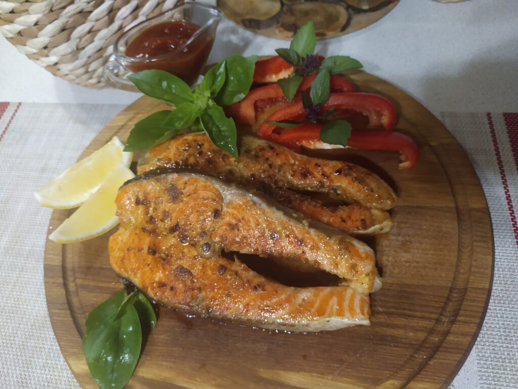 Стейки з червоної риби