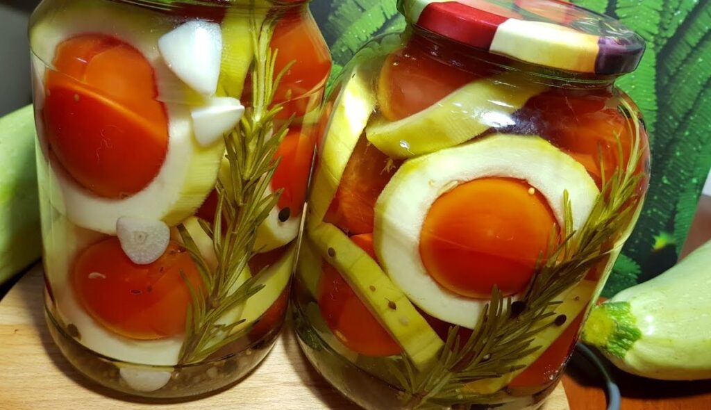 Асорті з кабачків і помідорів маринованих в банках