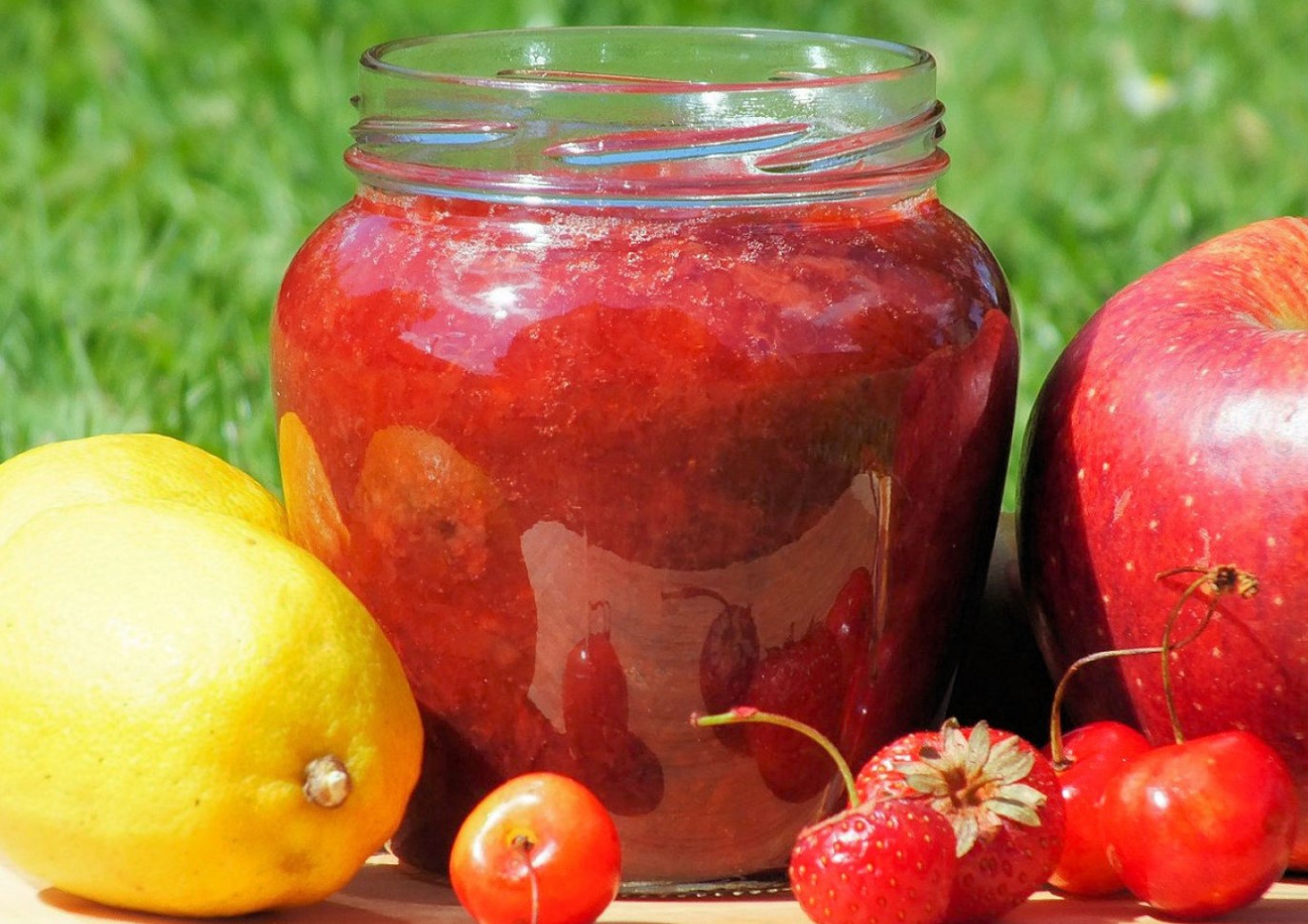 Варення з полуниці та яблук