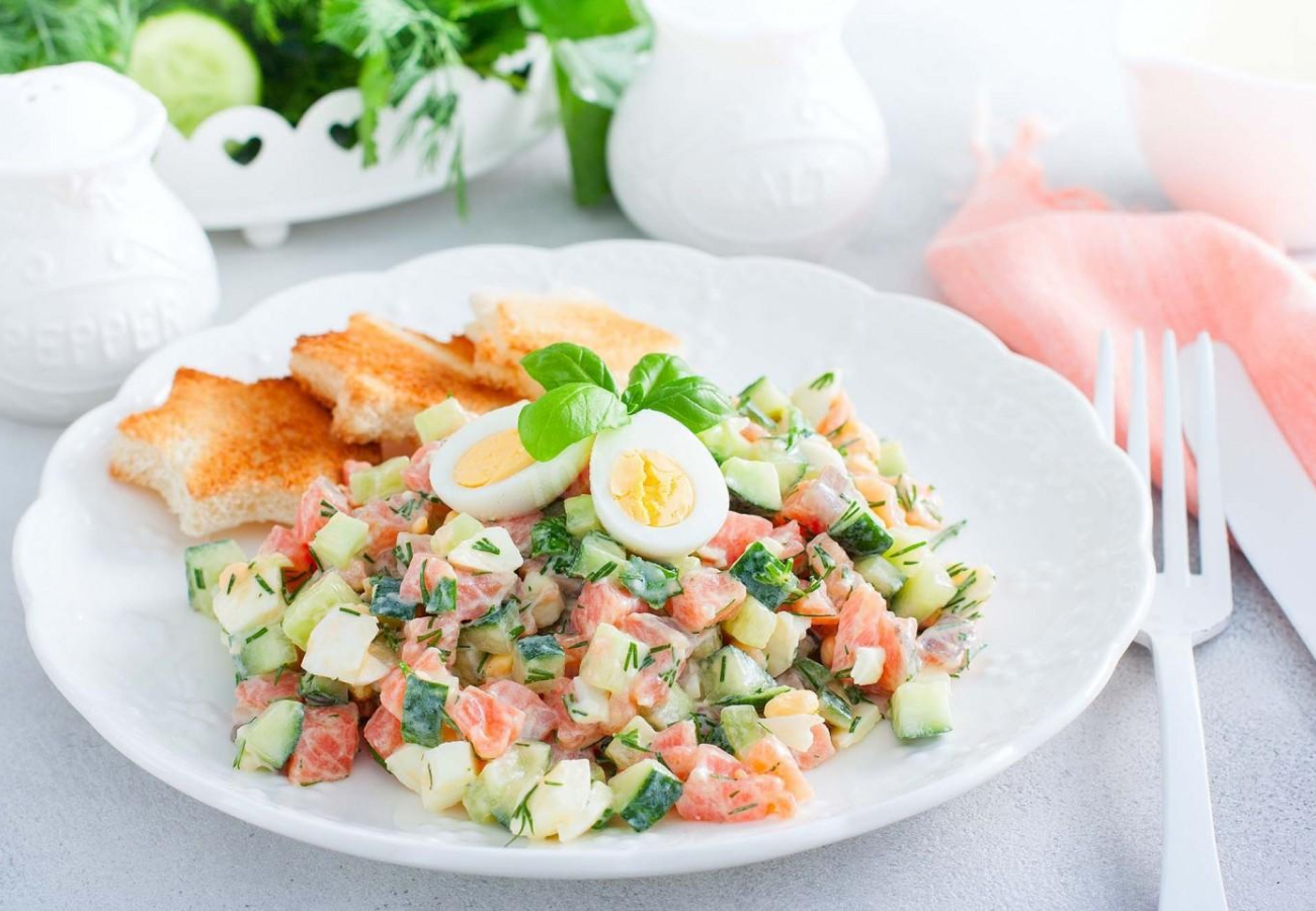 Рецепт салату Олів’є з сьомгою